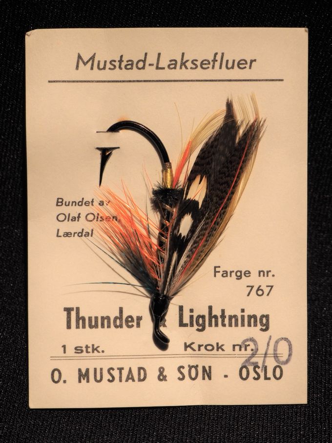 Thunder And Lightning bundet av Olaf Olsen fra Lærdal